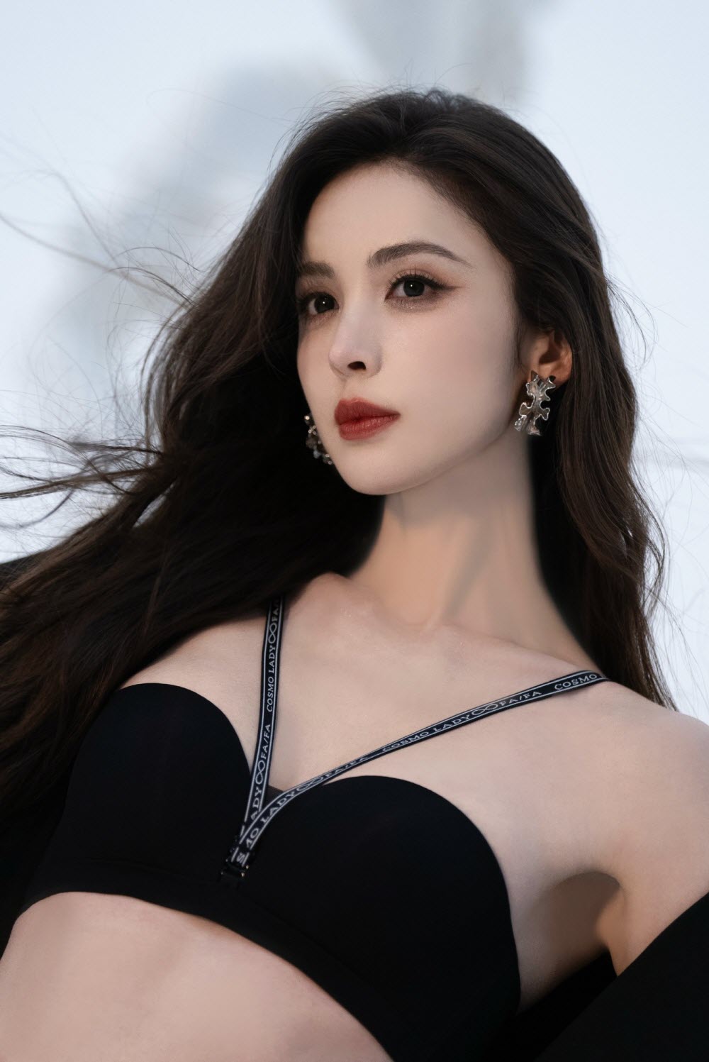 View - Gulnezer Bextiyar: Breathtaking Beauty in Sexy Bra Photos - Ai Art Lookbook