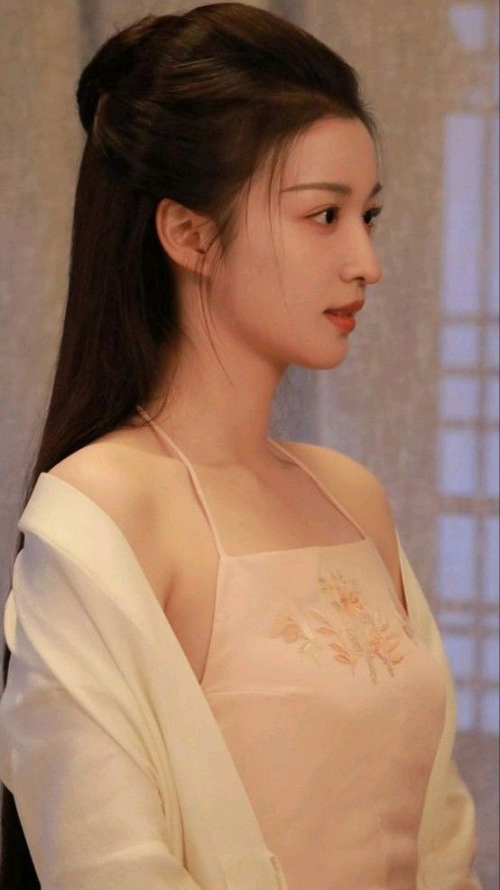 View - Wang Churan (王楚然) shines in new sexy bra photos - Ai Art Lookbook