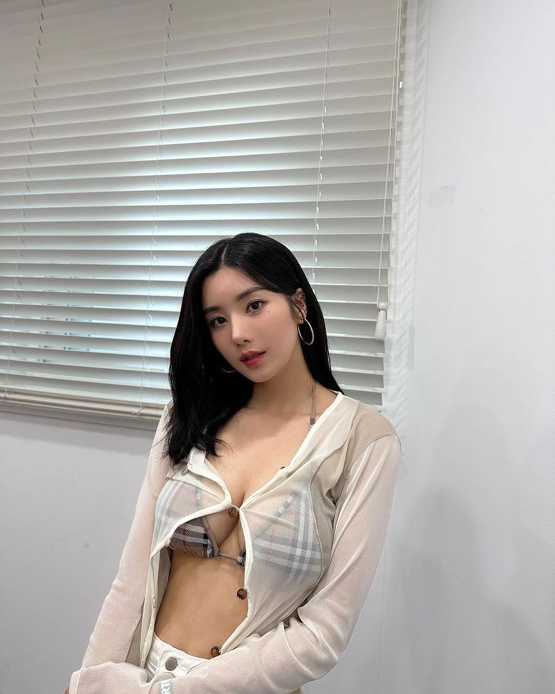 Gallery - Kwon Eunbi 's (권은비) Sexiest Bikini Pics - Ai Art Lookbook - image 4